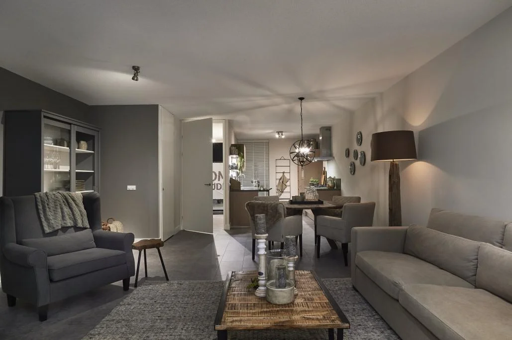BELEEF JE HUIS ALSOF HET AL GEBOUWD IS